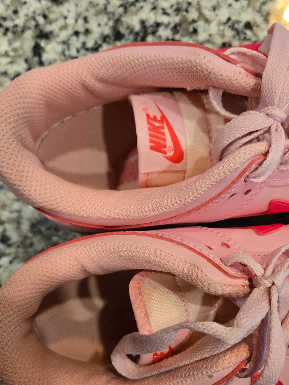 NIKE WOMEN'S LOW TRIPLE PINK SNEAKERS. SIZE 8 U. S.  DH9756-600